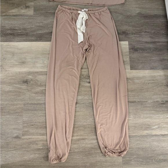 Lounge Set - Picture 4 of 5